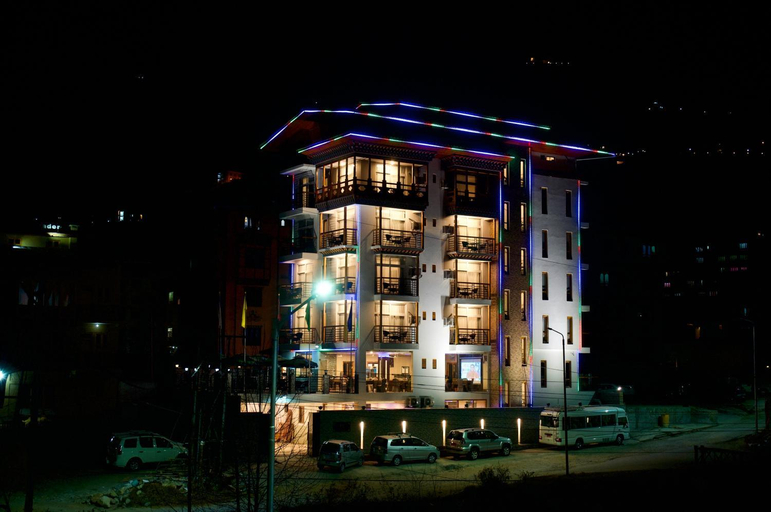 Exterior & Views