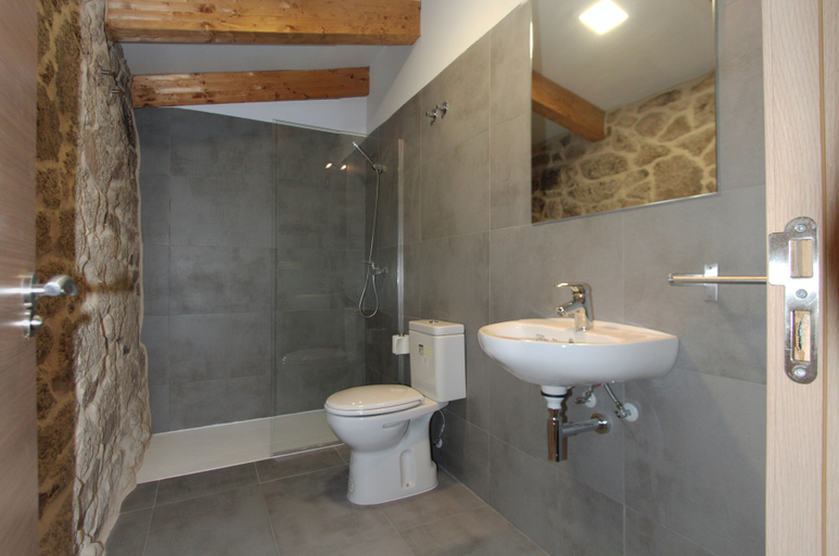 Bathroom 4, Casa do Mosteiro, Ourense