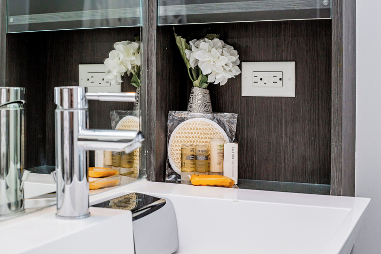 Bathroom 2, Gerrard Stays and Suites, Toronto