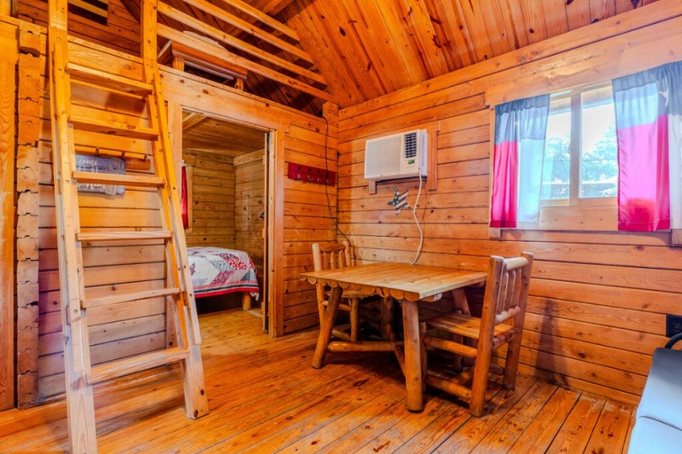 Room 1, Water's Edge RV Resort, Montgomery