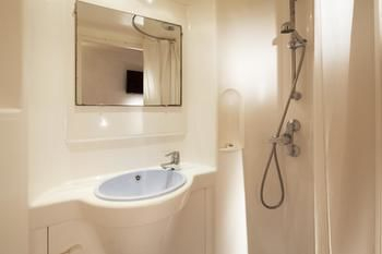 Bathroom, Fast Hotel les Ulis - Courtabœuf, Essonne