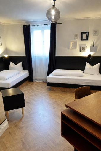 Bedroom 3, Hotel Muhldorf, Mühldorf am Inn