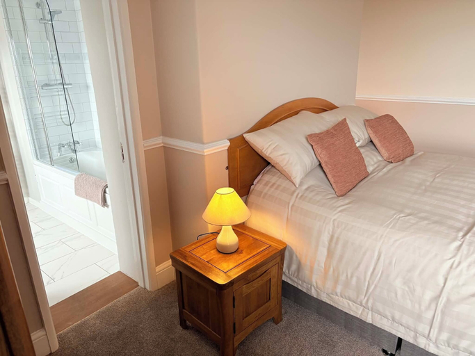 Room 5, The Berkeley Arms Hotel, Gloucestershire