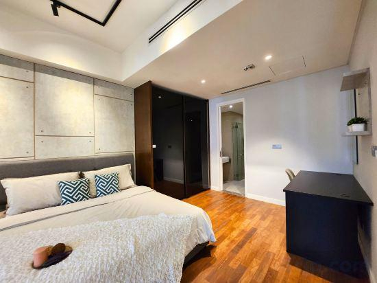 5, Anggun KLCC Spacious Studio Steps to Monorail & LRT FREE Parking, Kuala Lumpur