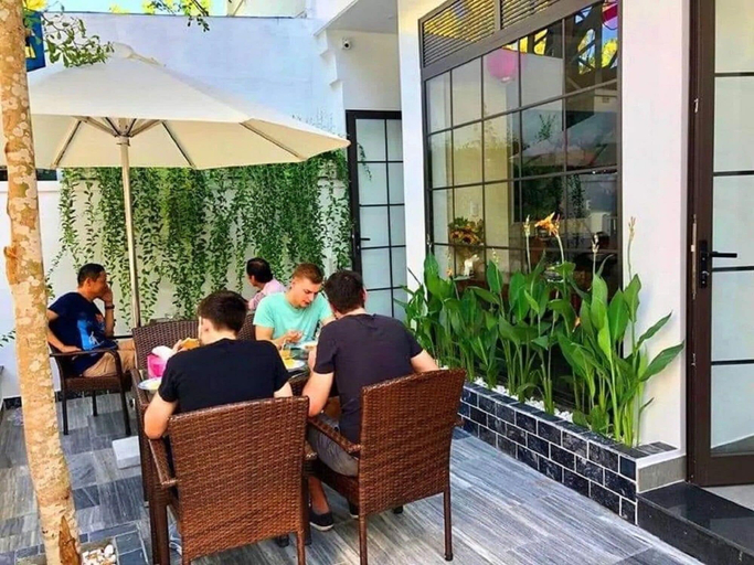Outdoor dining, Zoey Boutique Villa, Da Nang