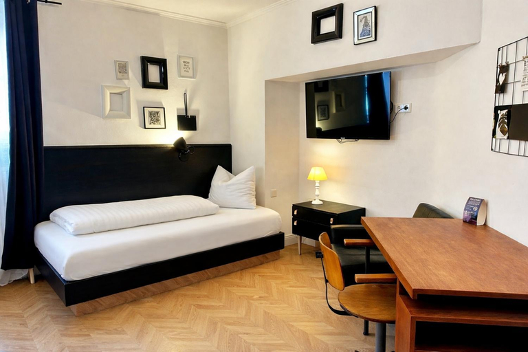 Bedroom 2, Hotel Muhldorf, Mühldorf am Inn