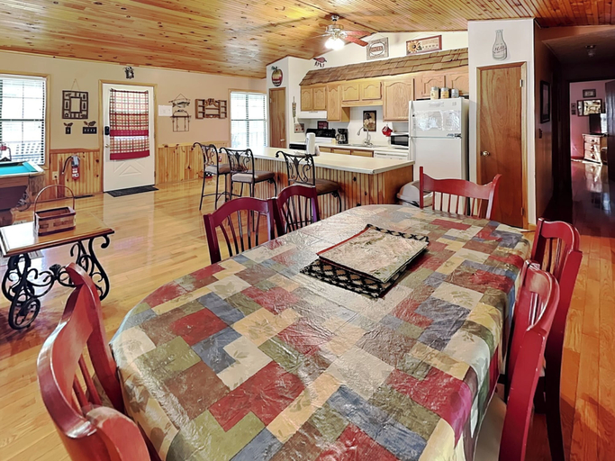 Food & Drinks 4, Willow Creek by Jackson Mountain Rentals, Sevier