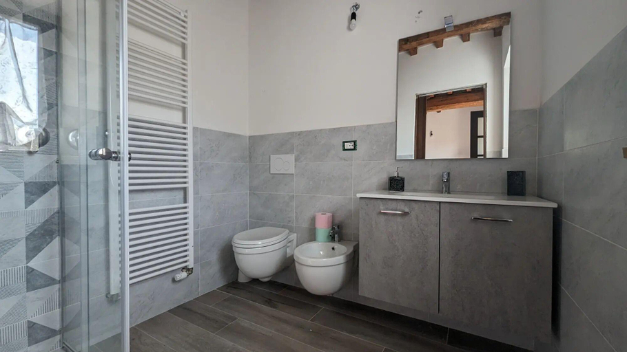 Bathroom, La Quinta Decima Bioagriturismo, Pisa