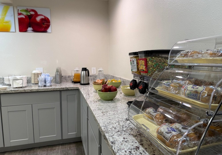 Food & Drinks 5, SureStay by Best Western Albuquerque East I-40, Bernalillo