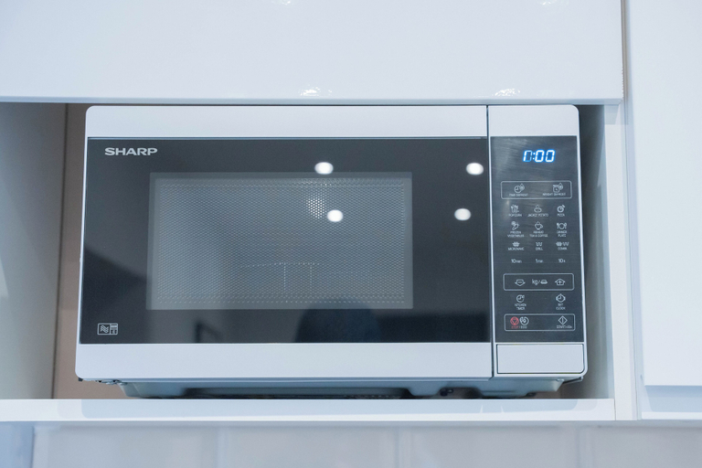 Microwave, Sevenstay Plus - 60 Old Hall Street, Sefton