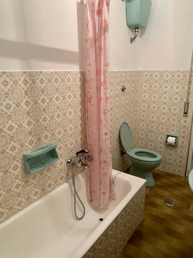 Bathroom, La casa di Amina, Roma