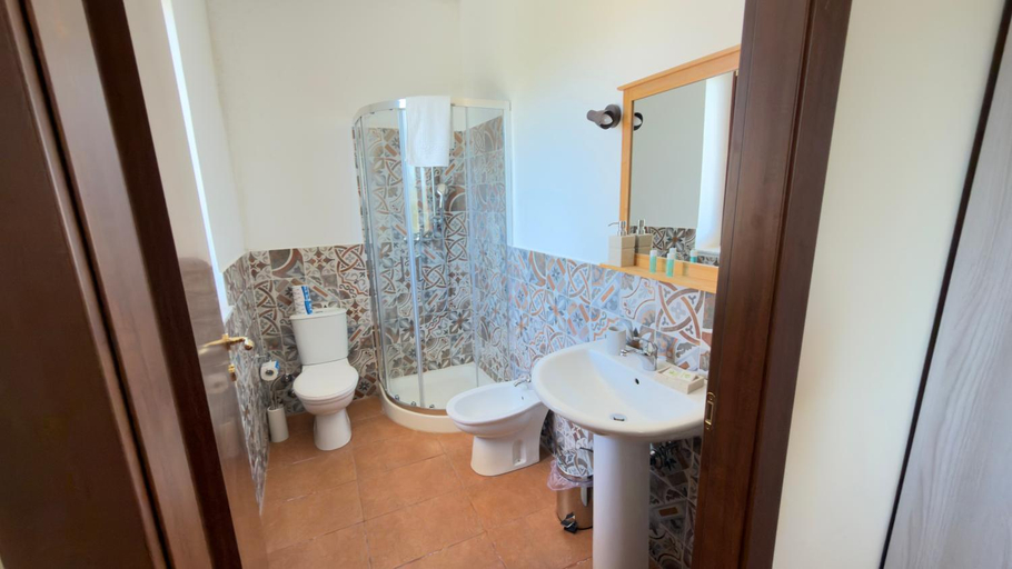 Bathroom, Casale Cirico tra Catania e Siracusa, Syracuse