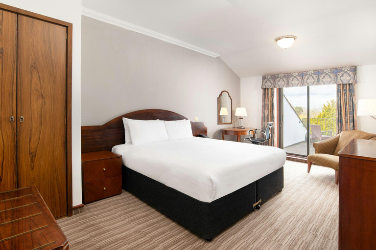 Bedroom, Copthorne Hotel Effingham Gatwick, Surrey