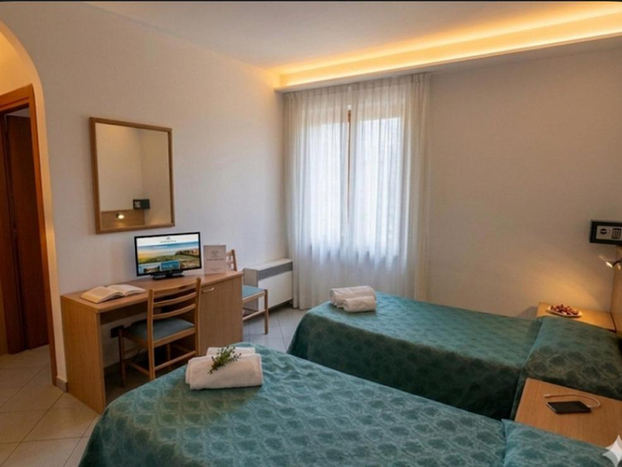 Bedroom 2, ALBERGO DELLA STAZIONE, Savona