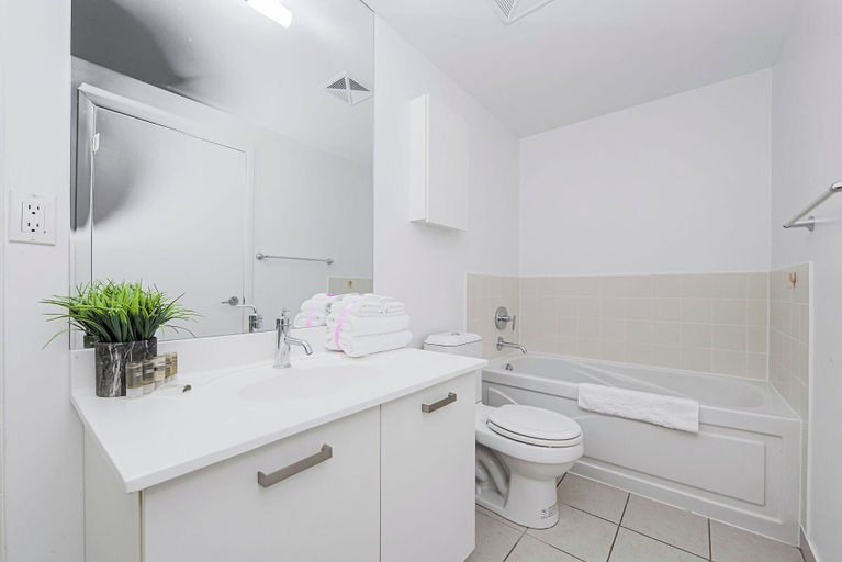 Bathroom 4, Gerrard Stays and Suites, Toronto