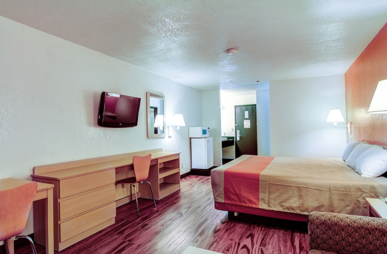 Room 5, Hotel Blu, Boone