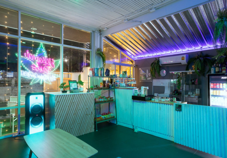 Food & Drinks 5, Ekkamai Buds & Beds - 420 Hostel, Wattana
