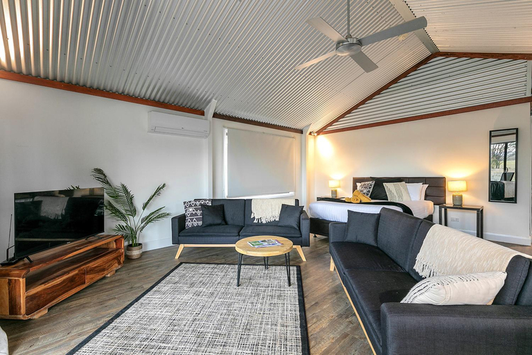 Others 5, Wallaby Lodges, Singleton