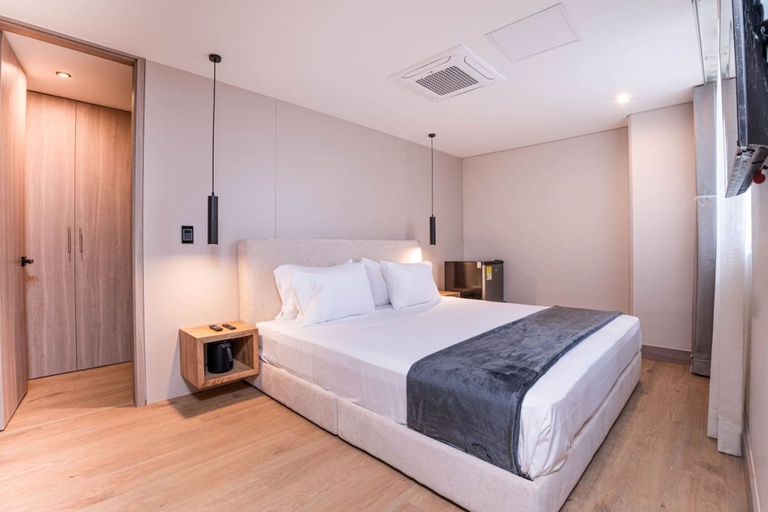 Room 3, Jatisa 902 in Medell n, Medellín