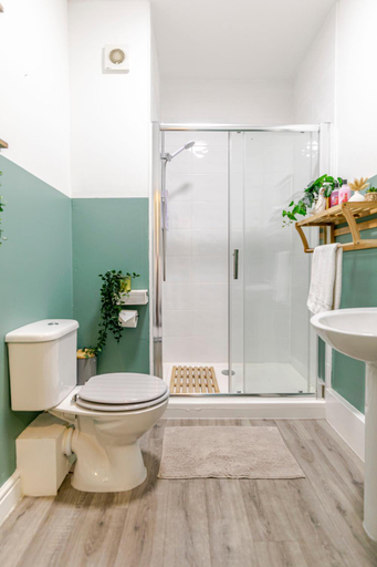 Bathroom 2, 27 Bank Street Apartments, Blackpool