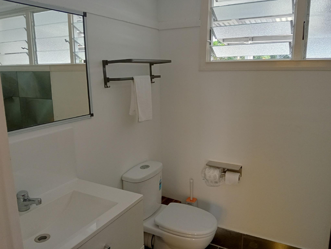 Bathroom 4, Innisfail Riverfront Motel, Johnstone