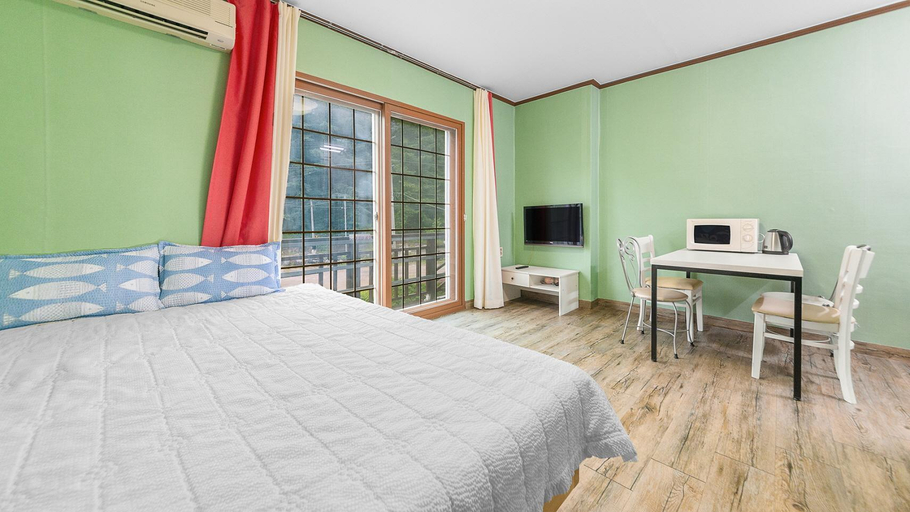 Bedroom 2, Pocheon Aleumdaun Pension, Cheorwon