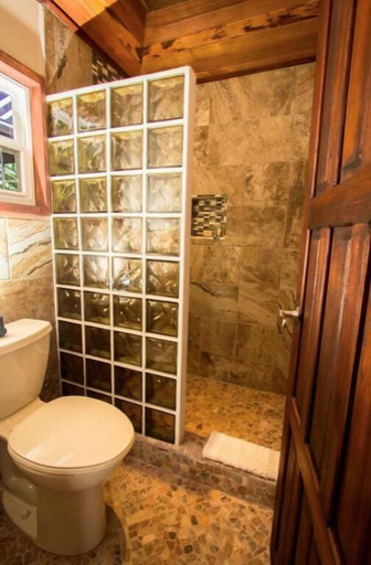 Bathroom, Marbucks Bed and Breakfast