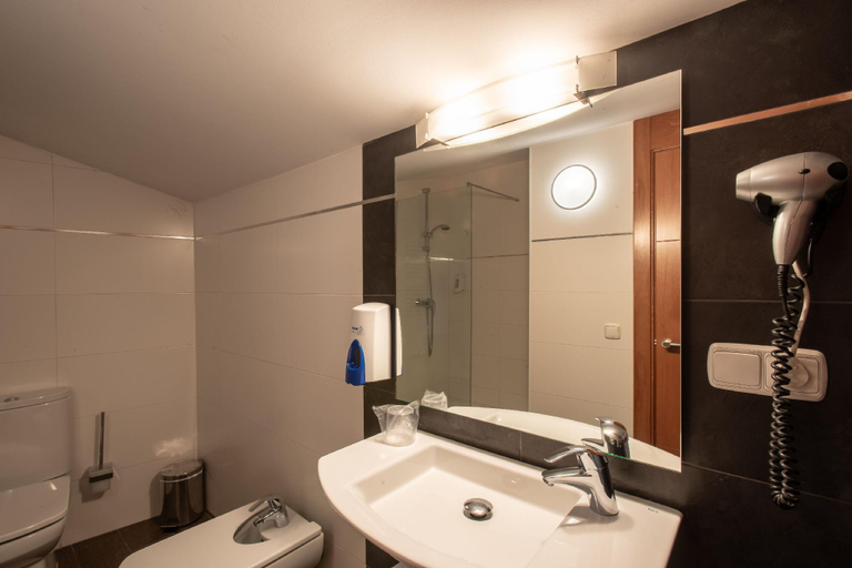 Bathroom 2, Apart Hotel Cal Marçal, Barcelona