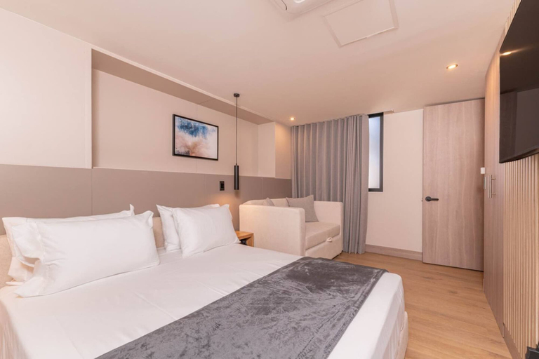 Room 3, Jatisa 502 in Medell n, Medellín