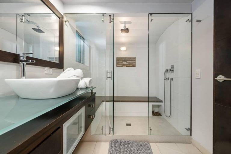 Room 5, Poblado de Alejandr a - 1201, Medellín
