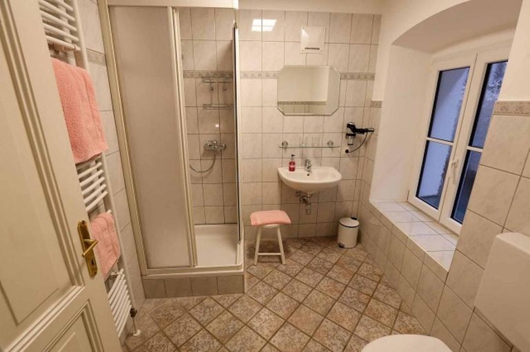 Bathroom 3, Gastehaus Huber, Krems an der Donau Land