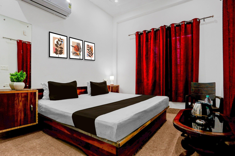 Room 2, Hotel O Naroli Crossway Mathura, Mathura