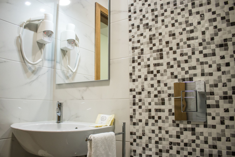 Bathroom 3, Hotel Império do Norte, Ponte de Lima
