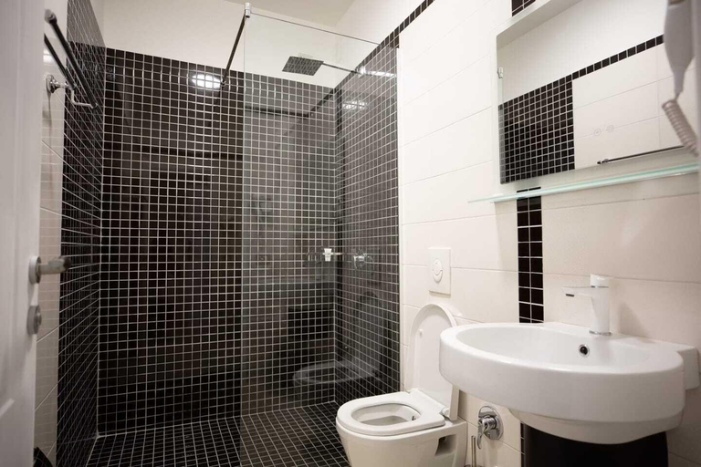 Bathroom 5, Frekel Hotel, Tiranës