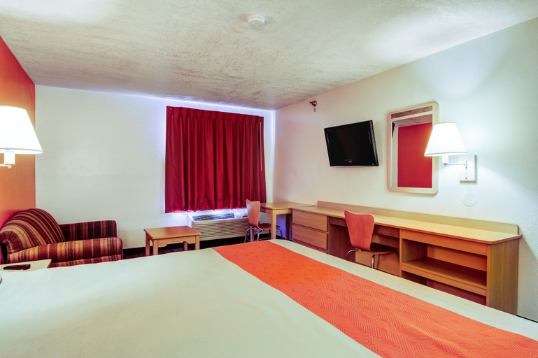 Room 3, Hotel Blu, Boone