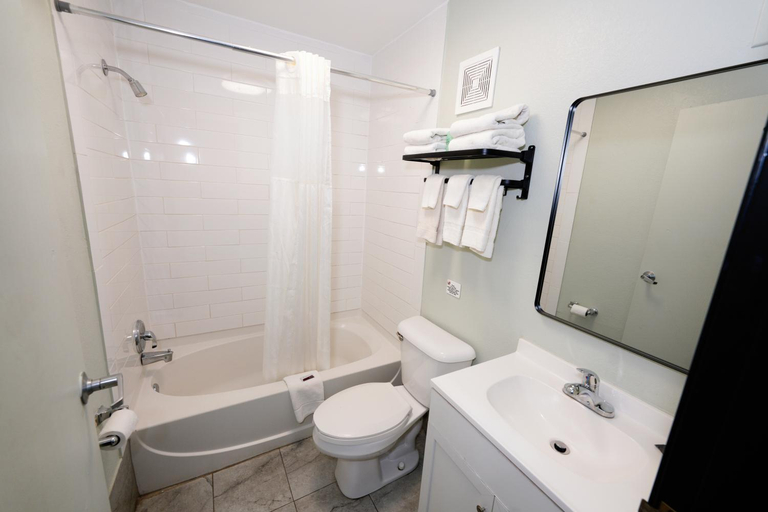 Bathroom 4, Scottish Inn Maggie Valley, Haywood