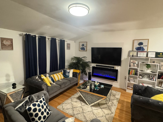 Living area 3, Spacious 3BR Family Home Near Everything, Suffolk