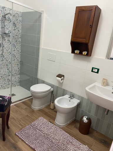 Bathroom 3, Fontana Di Li Rosi, Caltanissetta