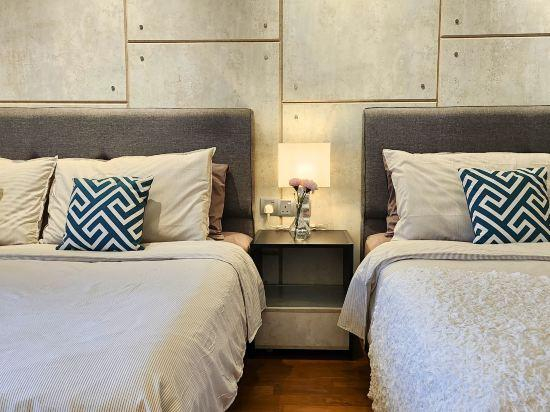 2, Anggun KLCC Spacious Studio Steps to Monorail & LRT FREE Parking, Kuala Lumpur