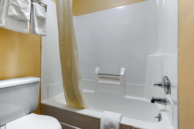 Bathroom 5, Econo Lodge Lexington, Fayette