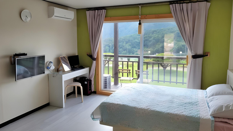 Bedroom, Hwacheon Sancheoneo Pension (7 divisions), Hwacheon