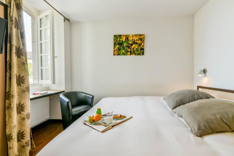 Bedroom 5, Logis Hôtel Le Commerce, Pyrénées-Atlantiques