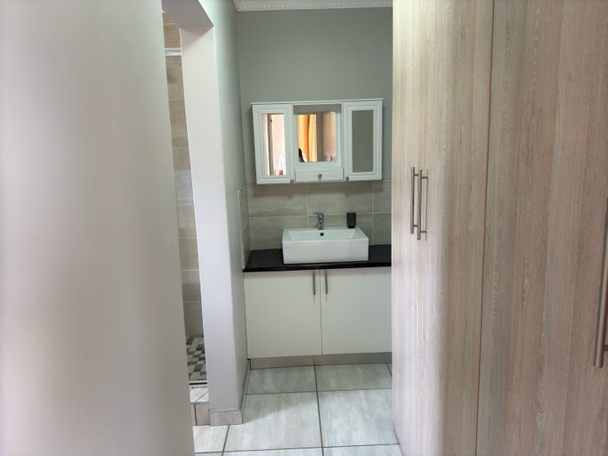 Bathroom 2, Kairos Guest House