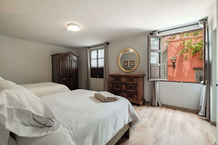 Bedroom 3, Amazing House in City Center - Rooftop - Skyline, Allende