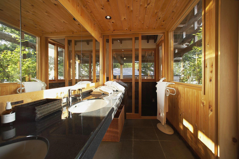 Bathroom, Hana No Kumo, Itō