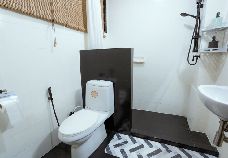 Bathroom 3, Ekkamai Buds & Beds - 420 Hostel, Wattana
