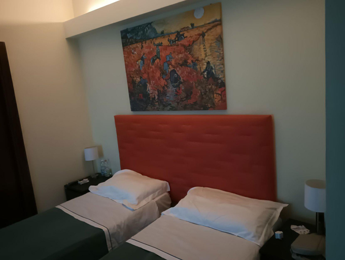 Bedroom 3, Azzurro Hotel Residence, L'Aquila