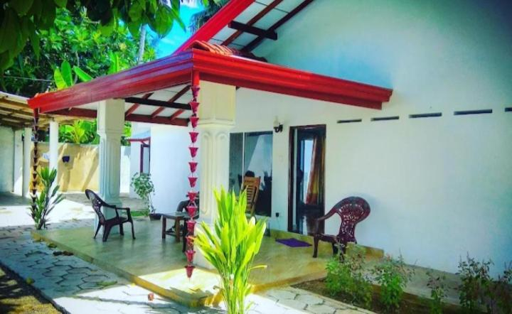 3, Nadeeka willa, Matara Four Gravets