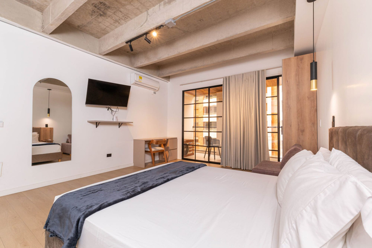 Room 5, Opera 504 in Medell n, Medellín