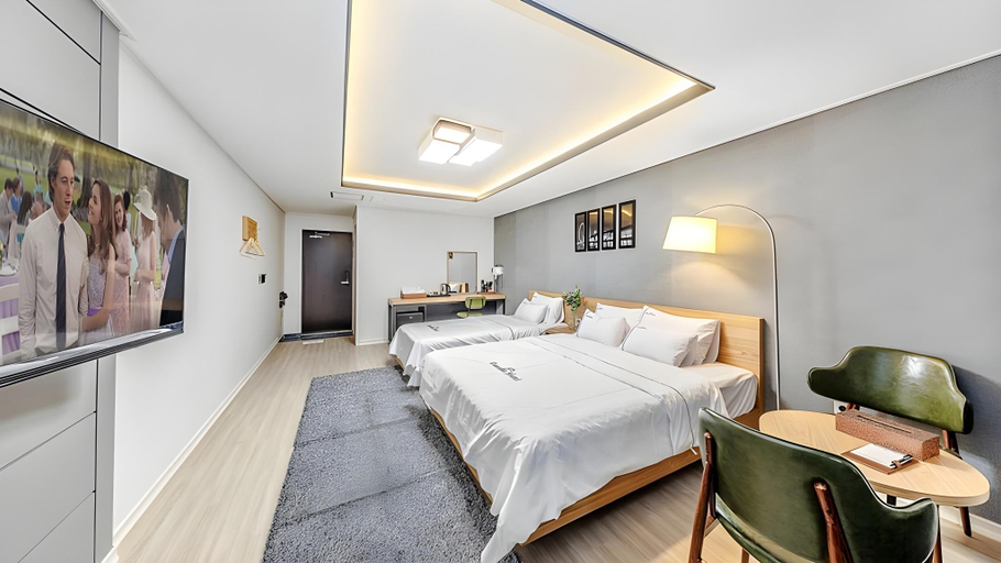 Bedroom 4, Yeosu Camellia Hotel, Yeosu